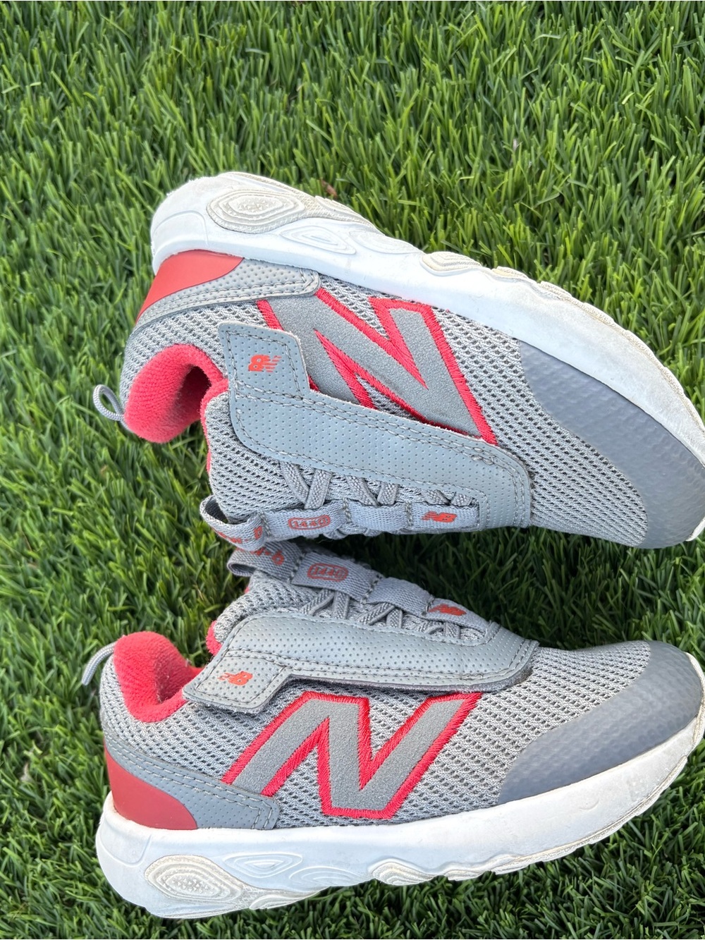 New Balance Kids Gray and Coral Lightweight Sneakers size 7.5 kids